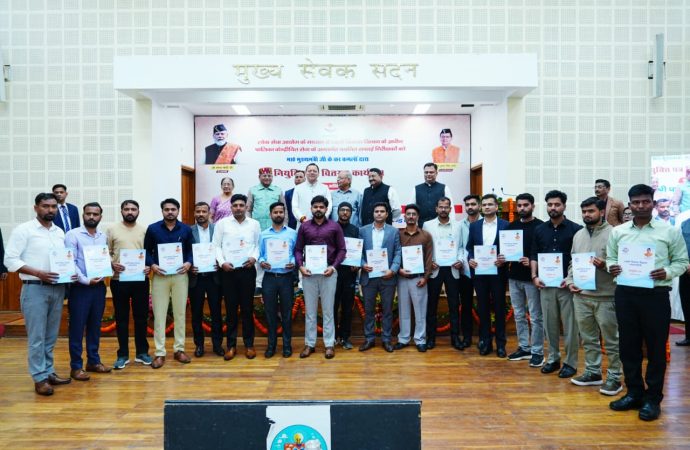 मुख्यमंत्री ने 63 सफाई निरीक्षकों को प्रदान किए नियुक्ति पत्र