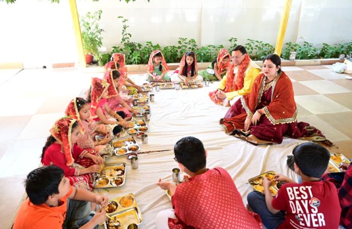 रामनवमी पर CM धामी ने किया कन्या पूजन, प्रदेश की खुशहाली की कामना