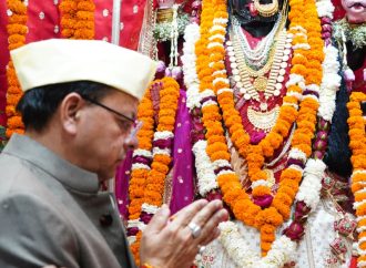 चैत्र नवरात्र के पावन अवसर पर मुख्यमंत्री पुष्कर सिंह धामी ने माँ कालिका मंदिर में की पूजा-अर्चना