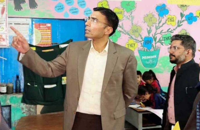 जिले के 168 स्कूलों में स्मार्ट टीवी इंस्टॉलेशन शुरू, शिक्षा में डिजिटल कदम