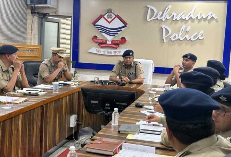 शिक्षण संस्थानों में अनुशासन पर सख्ती, गुटबाजी करने वाले छात्र चिन्हित होंगे