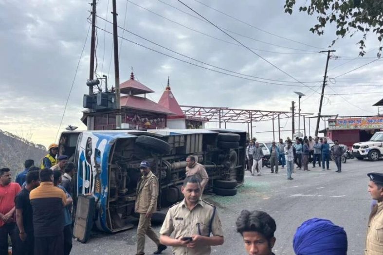 नैनीताल:केमू बस दुर्घटना, SDRF ने किया रेस्क्यू; 1 मृत, 7 घायल