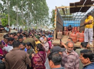 शहीद हीरा गैस एजेंसी पर प्रशासन का छापा, सिलेंडर जब्त; मुकदमा दर्ज