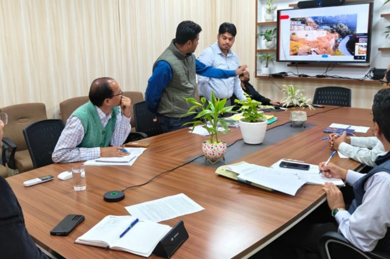 पुष्कर सिंह धामी के नेतृत्व में चमियाला पार्किंग व डीडीहाट टैक्सी स्टैंड पर फोकस, समयबद्ध पूर्णता पर जोर