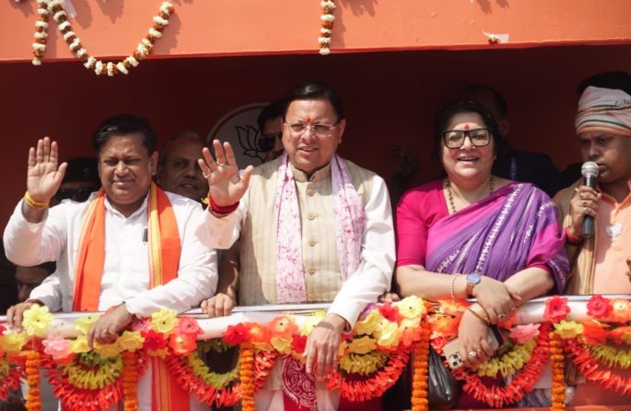 पश्चिम बंगाल में दहाड़े उत्तराखंड के धाकड़ धामी