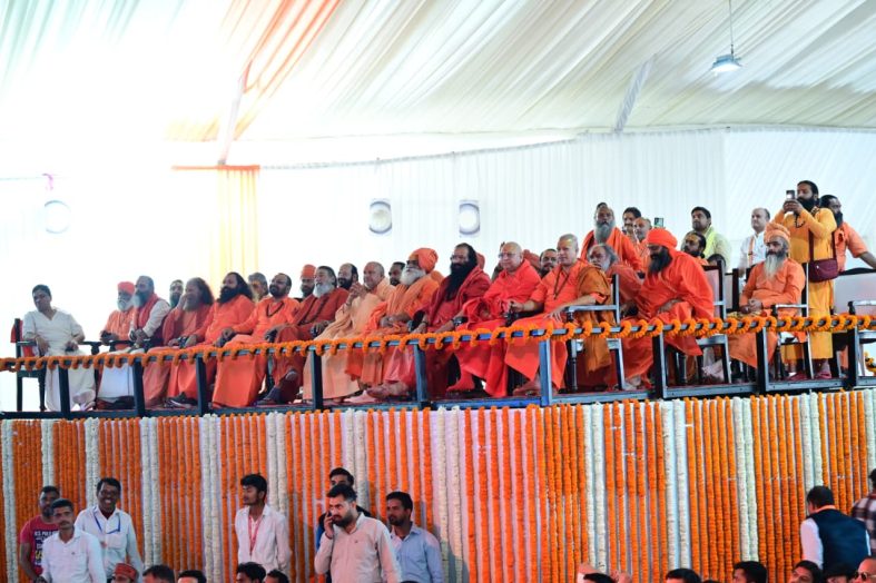 चार साल बेमिसाल कार्यक्रम में संत समाज की गरिमामयी उपस्थिति