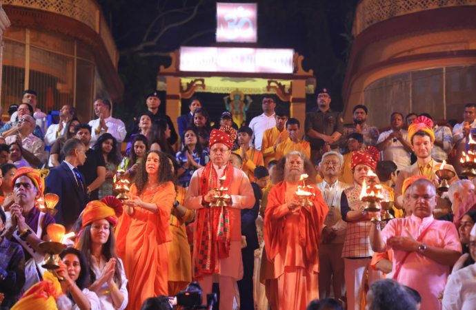 ऋषिकेश के अंतर्राष्ट्रीय योग महोत्सव में पहुंचे CM धामी, योग को बताया आत्मिक संतुलन का विज्ञान