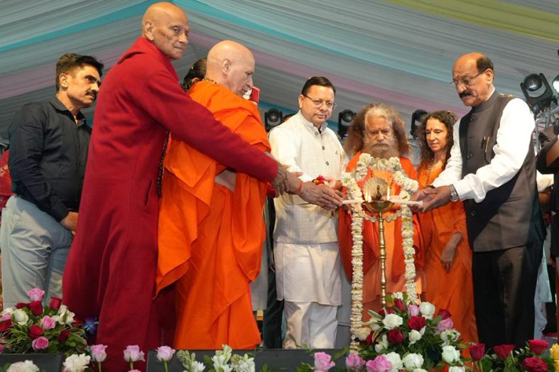 सात दिवसीय अंतर्राष्ट्रीय योग महोत्सव सीएम धामी ने किया शुभारंभ