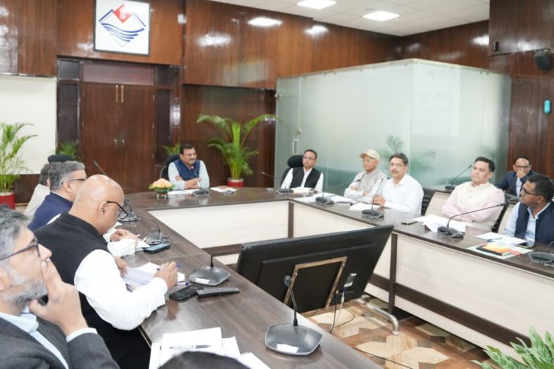 CM घोषणाओं के कार्यों में तेजी लाने के निर्देश, 15 दिन में फैसला : मुख्य सचिव