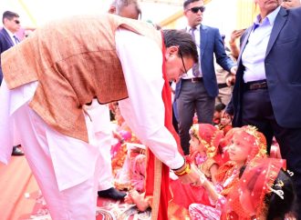 देहरादून में सामूहिक कन्या पूजन में शामिल हुए CM, नारी सम्मान को बताया सर्वोपरि