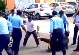 निजी संस्थान में युवक से मारपीट, गार्डों पर आरोप