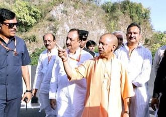 PM कार्यक्रम से पहले CM योगी ने परखी व्यवस्थाएं