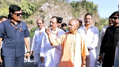 PM कार्यक्रम से पहले CM योगी ने परखी व्यवस्थाएं