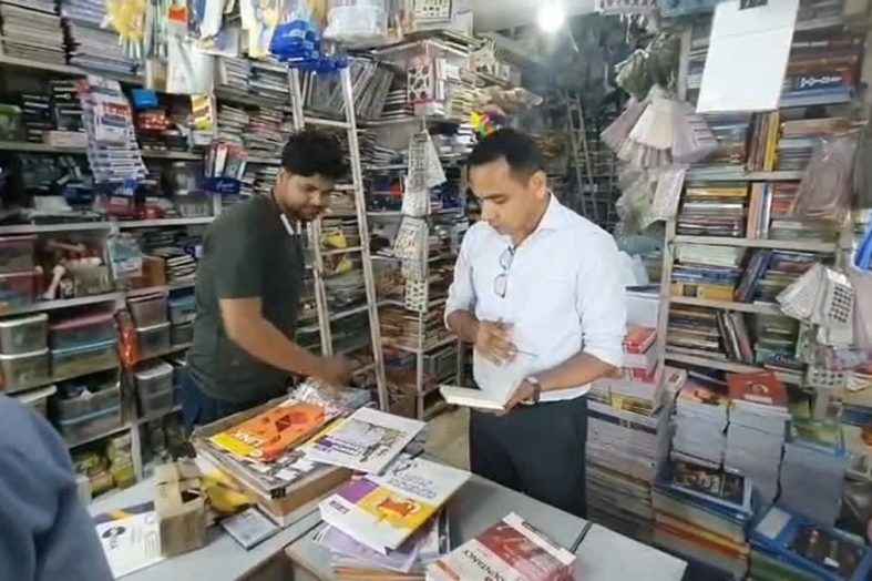 स्कूलों की मनमानी पर प्रशासन सख्त, बुक सेलर्स पर छापे के बाद अब स्कूलों की बारी