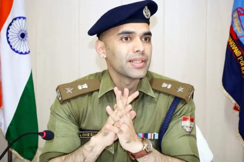 पूर्व एसपी लोकेश्वर सिंह पर मुकदमा दर्ज, व्यापारी से मारपीट का आरोप