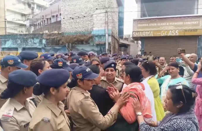 विधानसभा कूच में झड़प, कांग्रेस नेत्री घायल, सरकार पर आरोप