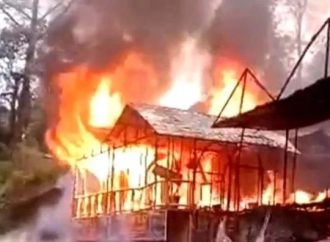 आकाशीय बिजली से रेस्टोरेंट में आग, सिलिंडर फटने से हालात बेकाबू