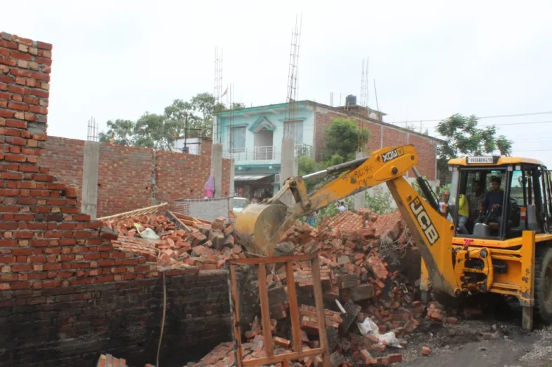 उत्तराखंड में अवैध निर्माण पर बुलडोज़र एक्शन तेज