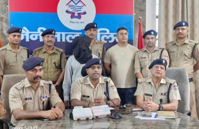 राजमिस्त्री बना चोर, 9 लाख की ज्वैलरी-नकदी बरामद