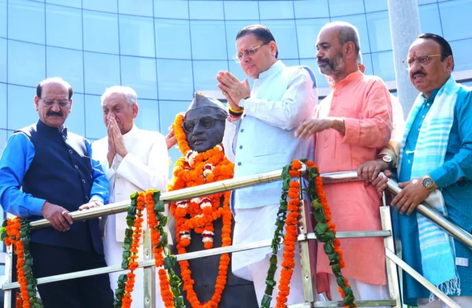 हेमवती नंदन बहुगुणा जयंती पर CM धामी ने दी श्रद्धांजलि