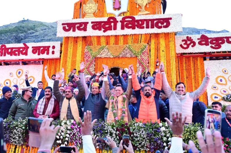 वैदिक मंत्रोच्चार के साथ खुले भगवान श्री बद्रीनाथ के कपाट, आस्था और उल्लास से गूंजा धाम