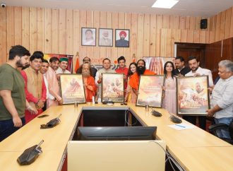 CM धामी ने बाबा नीब करौरी महाराज पर फिल्म का पोस्टर लॉन्च किया
