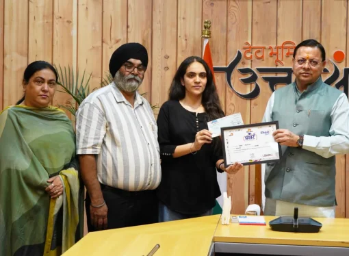 मुख्यमंत्री ने ‘प्रखर छात्रवृत्ति योजना 2025’ के तहत मेधावी विद्यार्थियों को किया सम्मानित