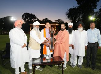 बैसाखी पर सीएम धामी से सिख प्रतिनिधिमंडल की भेंट, सौंपा सरोपा