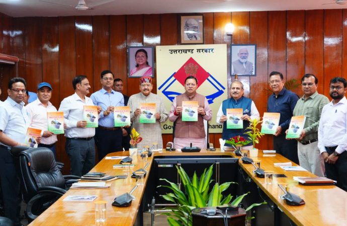 मुख्यमंत्री ने लोक निर्माण विभाग की मास्टर प्लान पुस्तिका का किया विमोचन