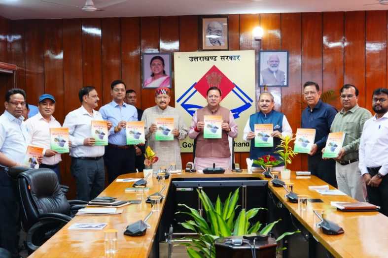 मुख्यमंत्री ने लोक निर्माण विभाग की मास्टर प्लान पुस्तिका का किया विमोचन