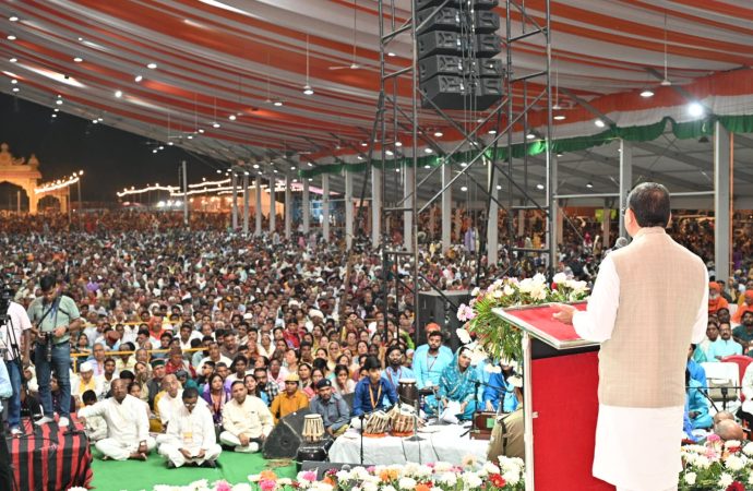 मुख्यमंत्री पुष्कर सिंह धामी ने ‘वसुधैव कुटुम्बकम’ की भावना को बताया भारत की पहचान