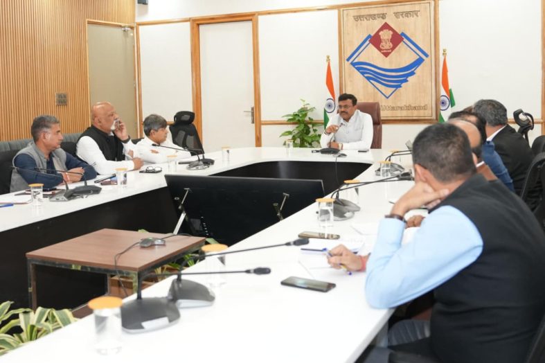 सचिवालय में हाईलेवल मीटिंग, DM के साथ अहम मुद्दों पर चर्चा