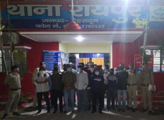 रेस्टोरेंट में अवैध शराब परोसने पर कार्रवाई, 2 गिरफ्तार, 18 हिरासत में