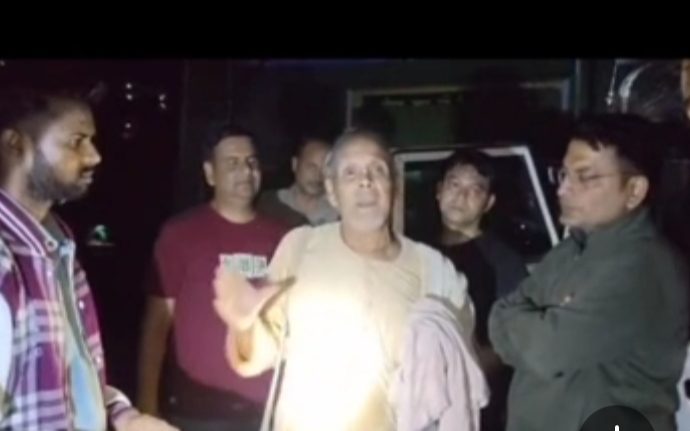 जंगल में फंसे दो लोगों का रेस्क्यू, 4 घंटे बाद बचाई जान