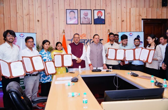 कृषि विभाग में 12 अभ्यर्थियों को मिली नौकरी, CM धामी ने सौंपी जिम्मेदारी