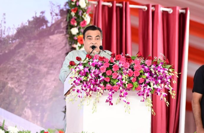 दिल्ली-दून कॉरिडोर से उत्तराखंड को मिलेगी नई रफ्तार: गडकरी