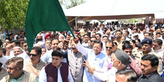 मुख्यमंत्री ने ऋषिकेश से चार धाम जाने वाली बसों को हरी झंडी दिखाकर किया रवाना