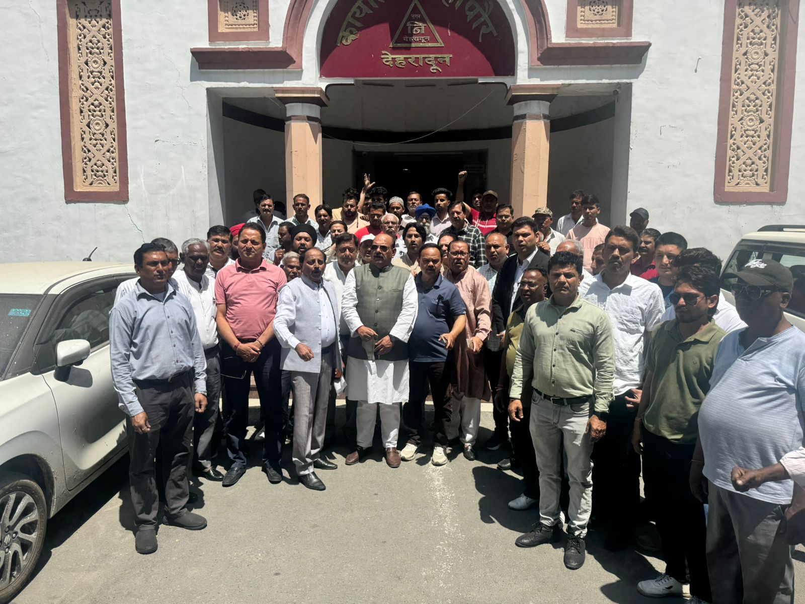 नगर निगम में बस्तीवासियों का प्रदर्शन, अतिक्रमण कार्रवाई रोकने की मांग