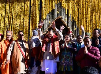 कपाट खुलते ही केदारनाथ पहुंचे CM धामी, सुख-समृद्धि की कामना