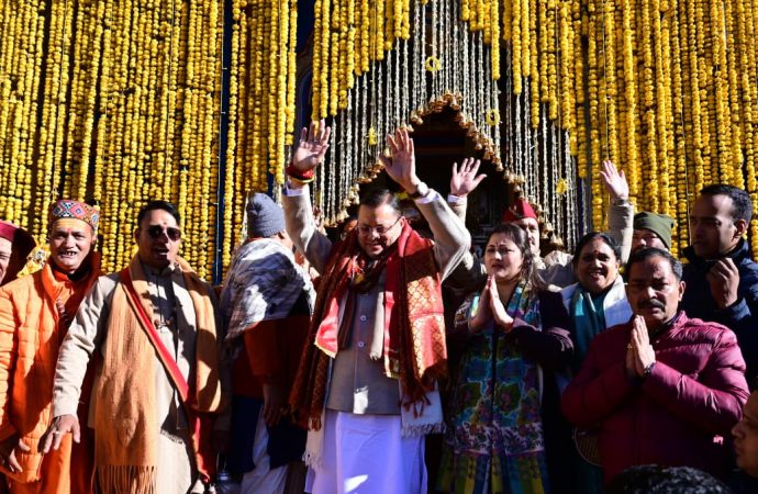 कपाट खुलते ही केदारनाथ पहुंचे CM धामी, सुख-समृद्धि की कामना
