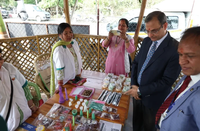 RBI गवर्नर संजय मल्होत्रा ने वित्तीय साक्षरता शिविर का किया दौरा