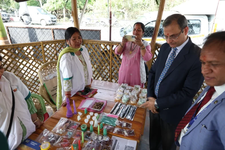 RBI गवर्नर संजय मल्होत्रा ने वित्तीय साक्षरता शिविर का किया दौरा