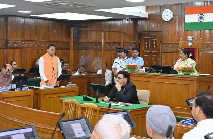 महिला सशक्तिकरण पर राजनीति नहीं: CM धामी