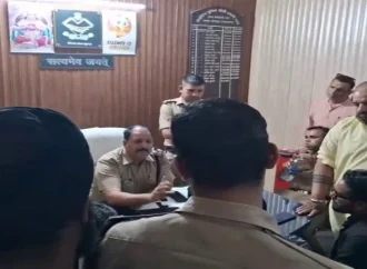 देहरादून में युवक ने पुलिस पर मारपीट का लगाया आरोप, थाने में हंगामे के बाद बढ़ा विवाद