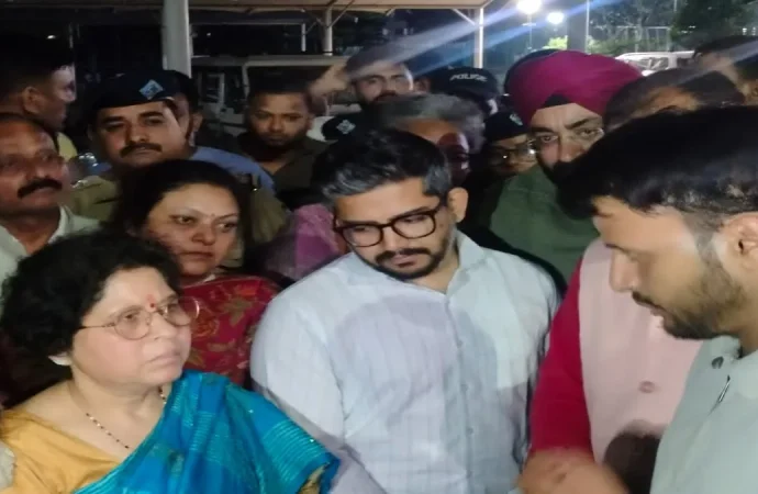 50 घंटे से टंकी पर डटे नर्सिंग अभ्यर्थी, डीजी हेल्थ की वार्ता बेनतीजा; ज्योति रौतेला का अनशन जारी