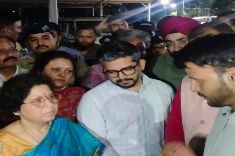 50 घंटे से टंकी पर डटे नर्सिंग अभ्यर्थी, डीजी हेल्थ की वार्ता बेनतीजा; ज्योति रौतेला का अनशन जारी