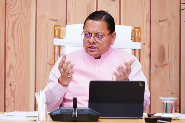मुख्यमंत्री की जिलाधिकारियों संग बैठक, अतिक्रमण और वक्फ संपत्तियों पर फोकस
