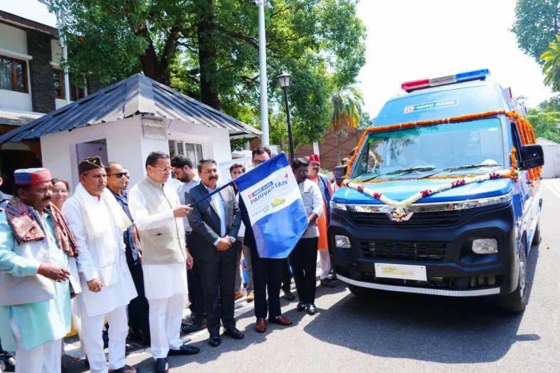 मुख्यमंत्री धामी ने एचडीएफसी बैंक द्वारा प्रदत्त 4 अत्याधुनिक एम्बुलेंस का किया फ्लैग ऑफ