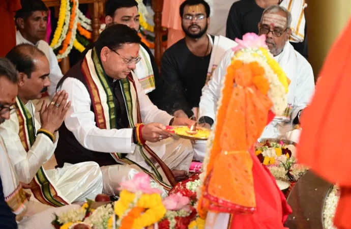 डोल आश्रम में भव्य आयोजन, CM धामी ने किया अभिषेक व पूजन