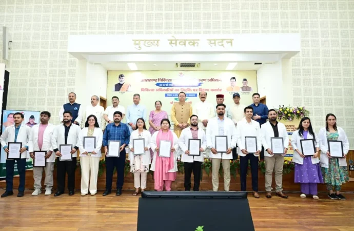 मुख्यमंत्री ने 307 नव नियुक्त अभ्यर्थियों को सौंपे नियुक्ति पत्र